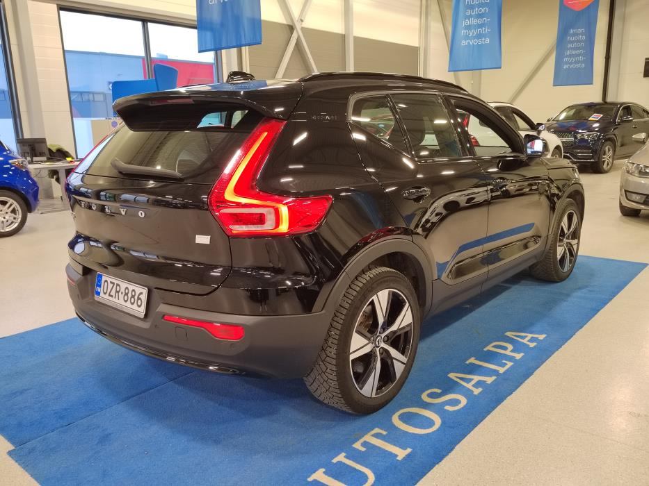 VOLVO XC40 2023
