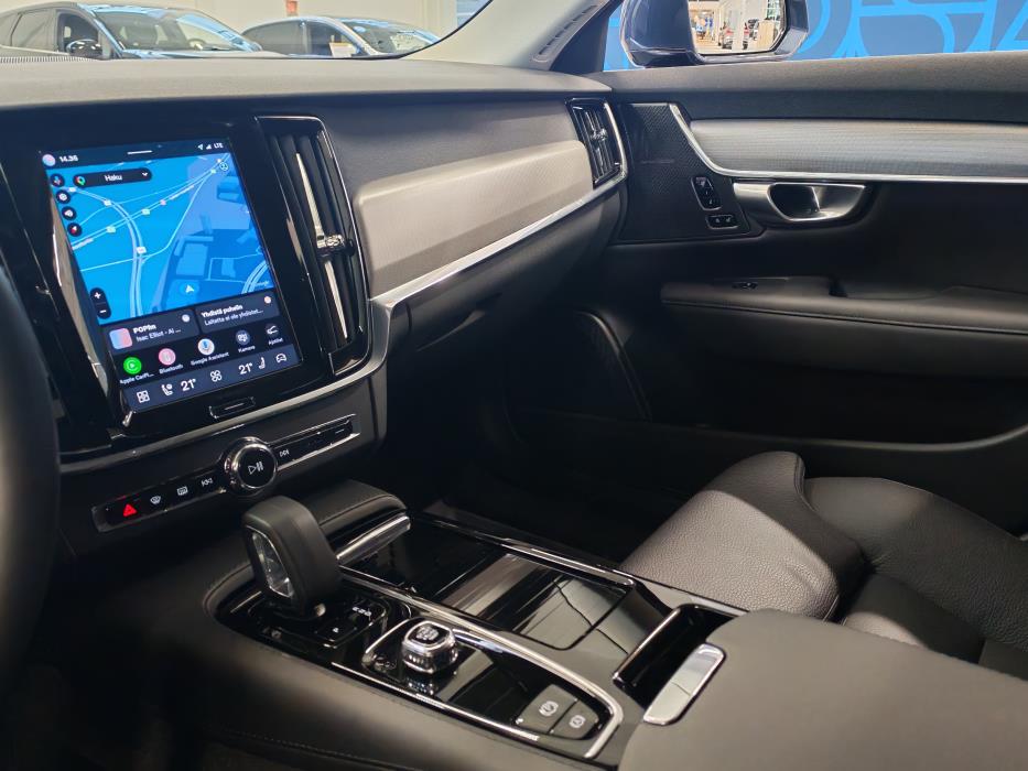 VOLVO V90 2024