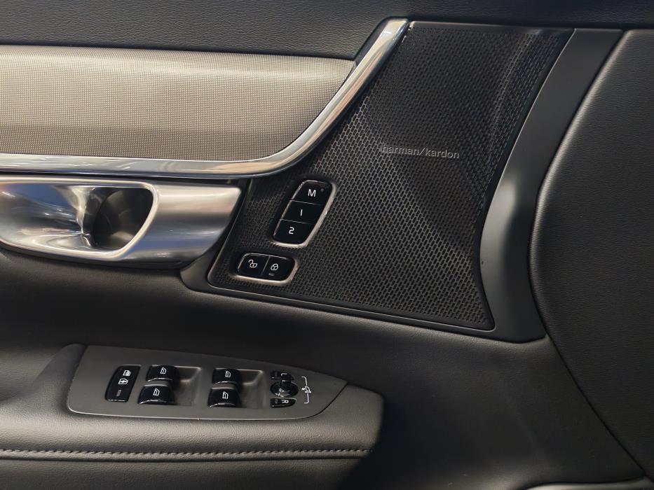 VOLVO V90 2024