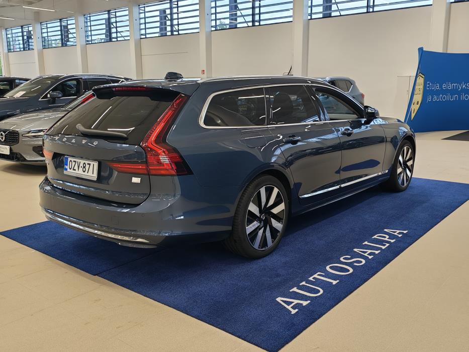 VOLVO V90 2024