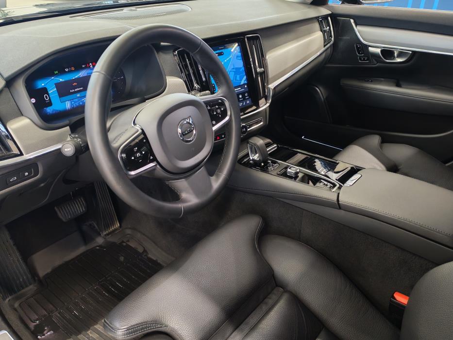 VOLVO V90 2024