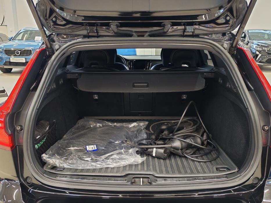 VOLVO V60 2023