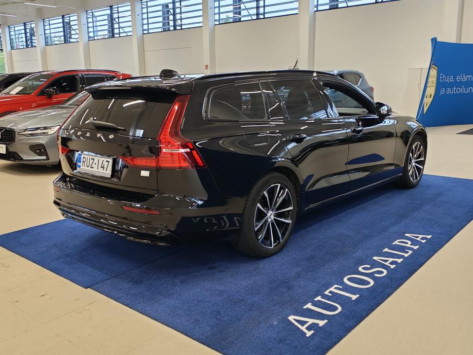 VOLVO V60 2023