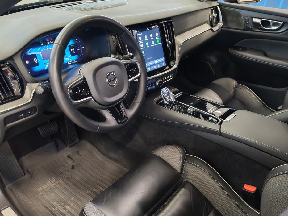 VOLVO V60 2023