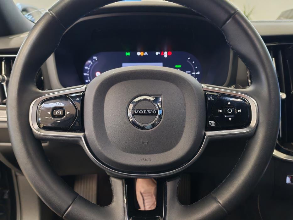 VOLVO V60 2023