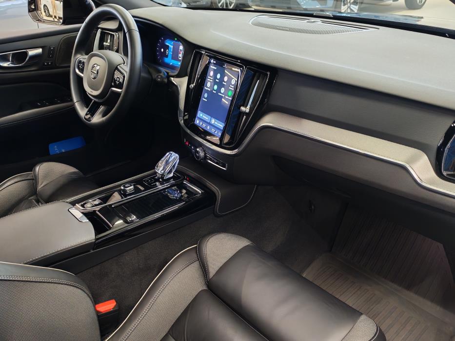 VOLVO V60 2023
