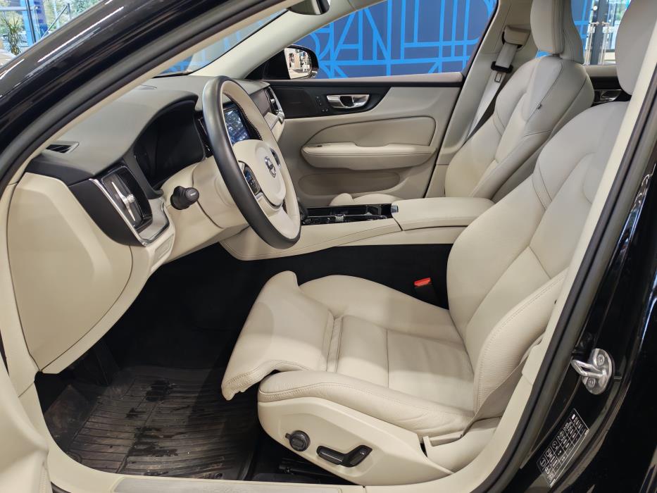 VOLVO V60 2023