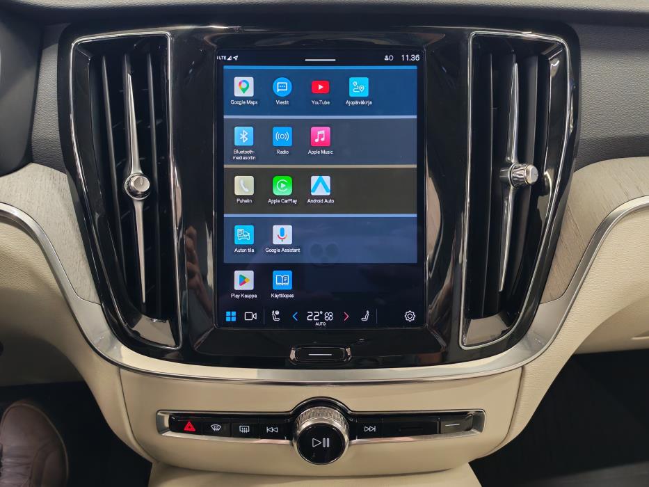 VOLVO V60 2023