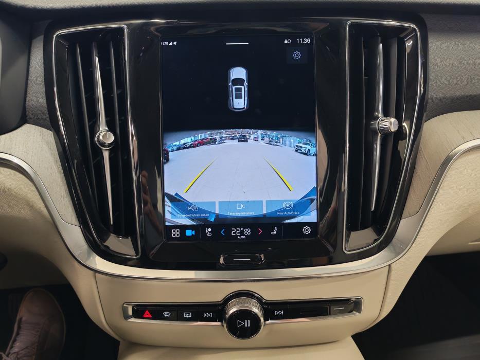 VOLVO V60 2023