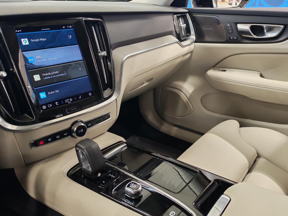 VOLVO V60 2023