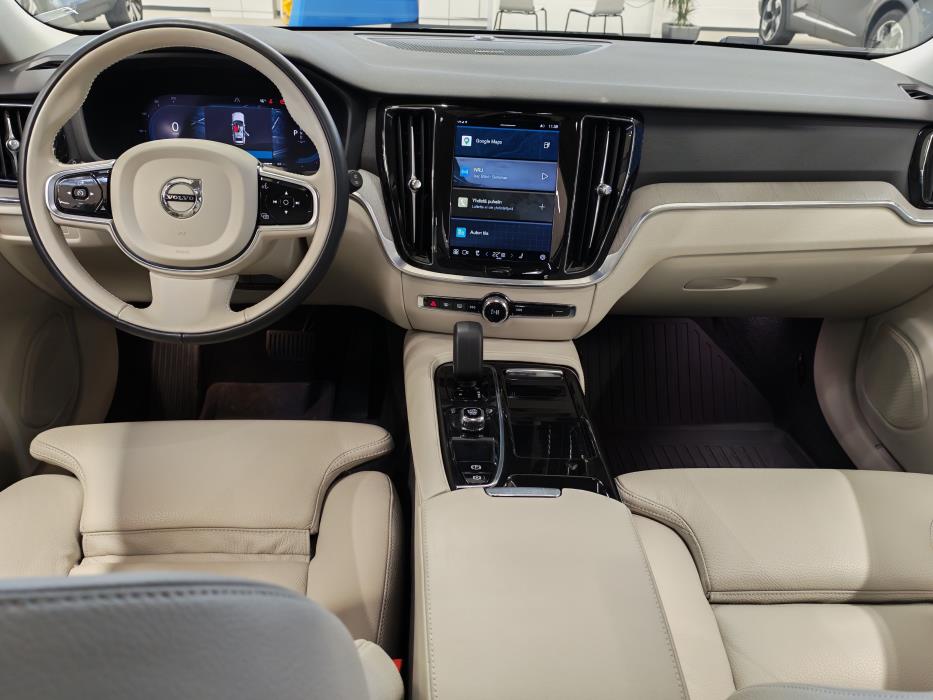 VOLVO V60 2023