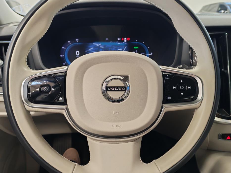 VOLVO V60 2023