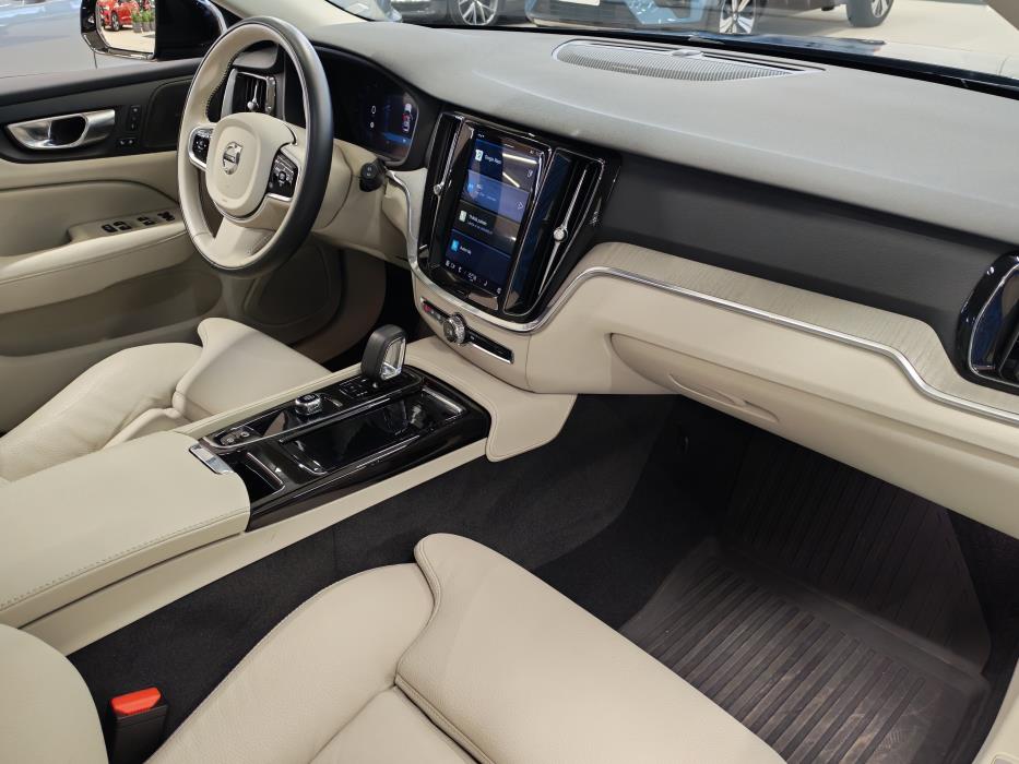 VOLVO V60 2023