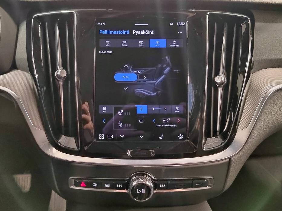 VOLVO V60 2023
