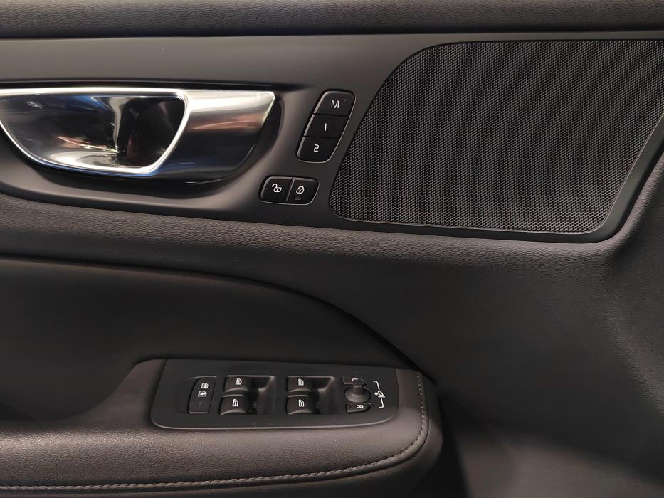 VOLVO V60 2023