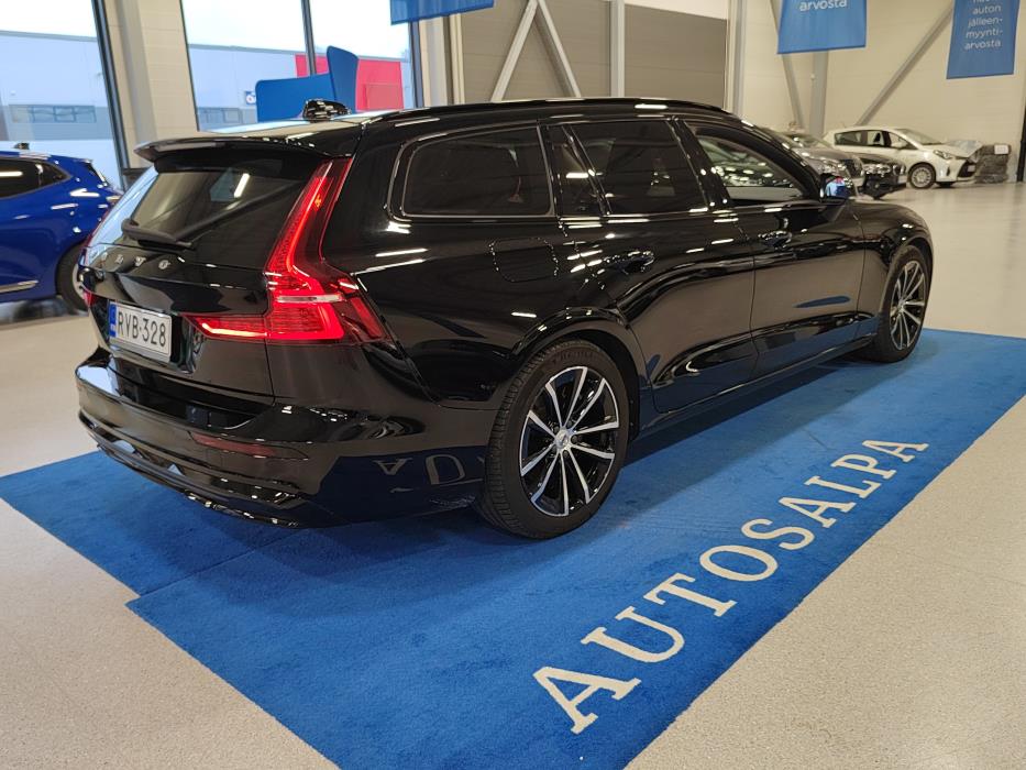 VOLVO V60 2023