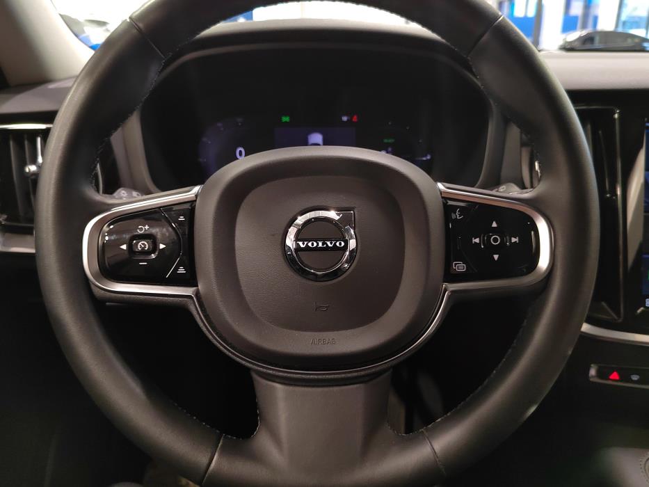 VOLVO V60 2023