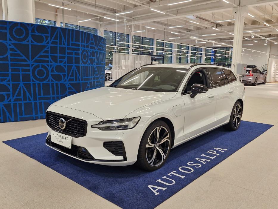 VOLVO V60 2025