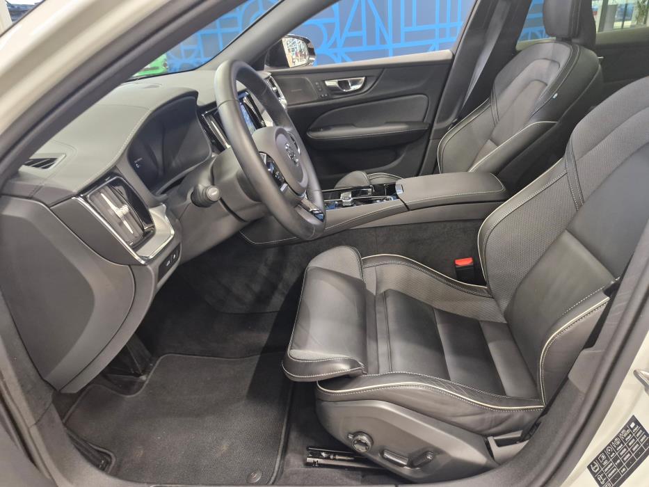 VOLVO V60 2025