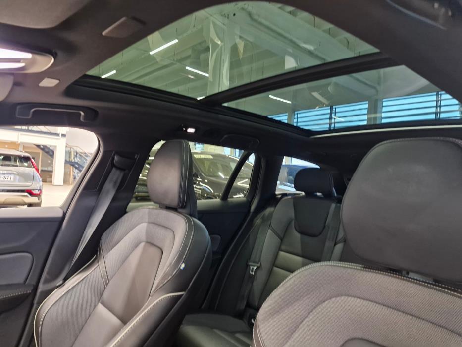VOLVO V60 2025