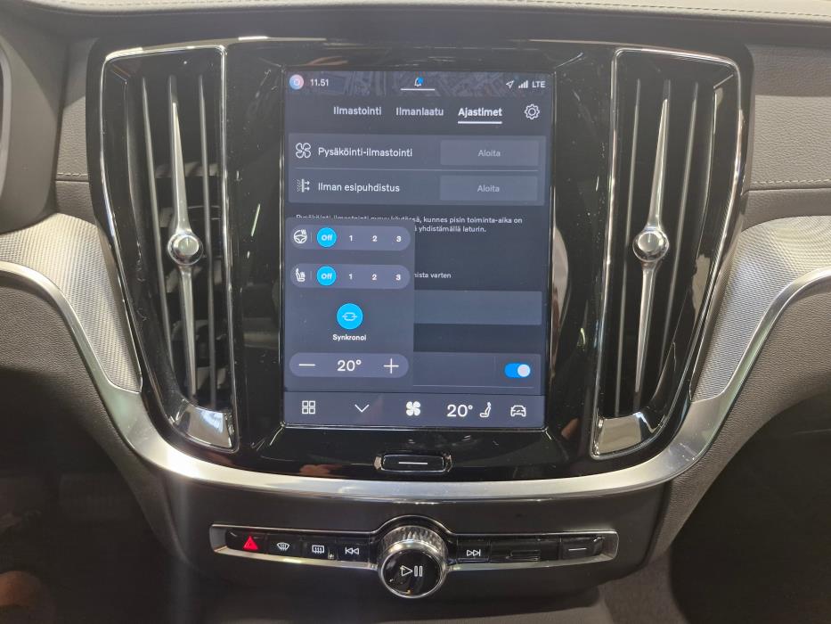 VOLVO V60 2025