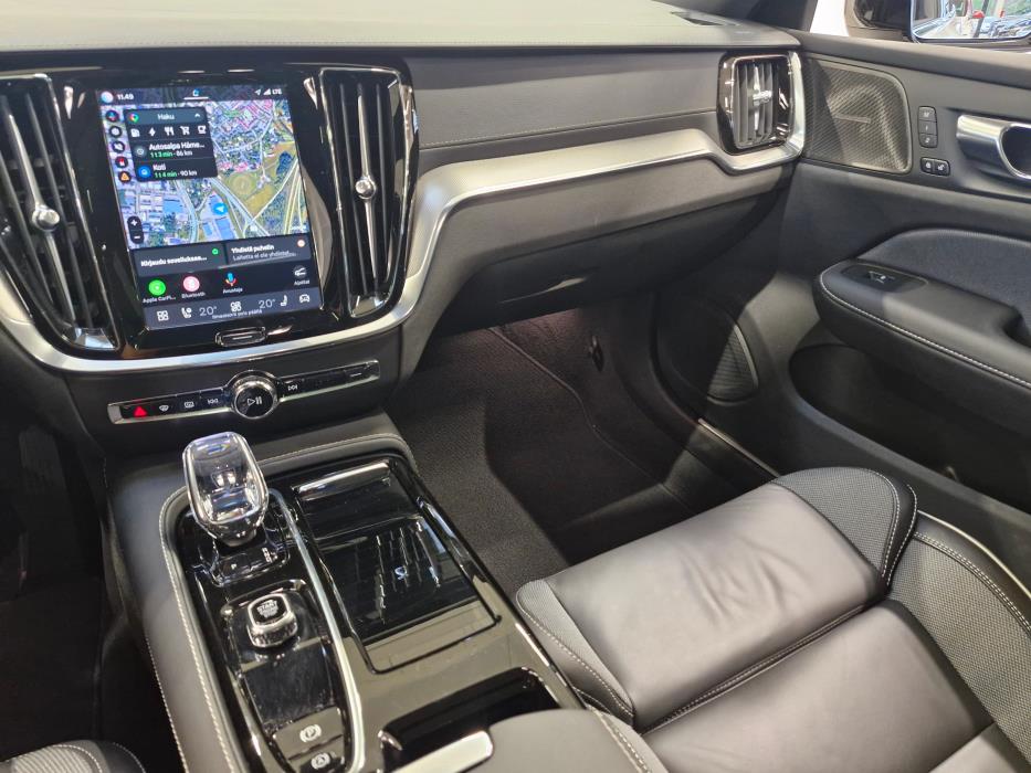 VOLVO V60 2025