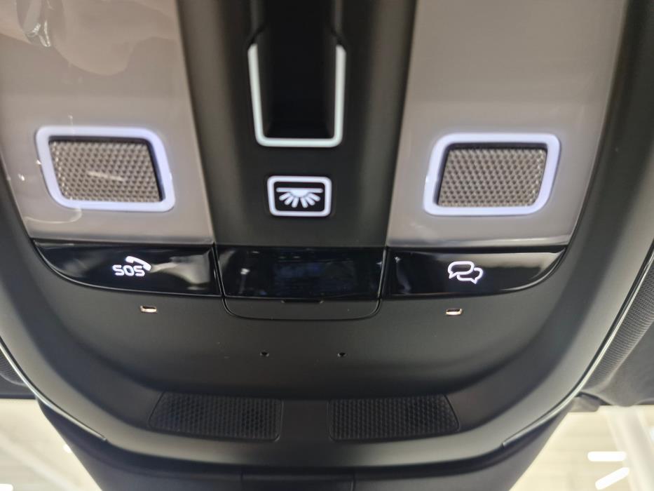 VOLVO V60 2025