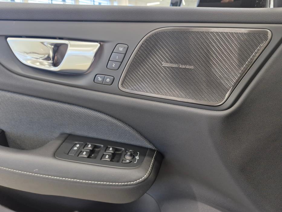VOLVO V60 2025