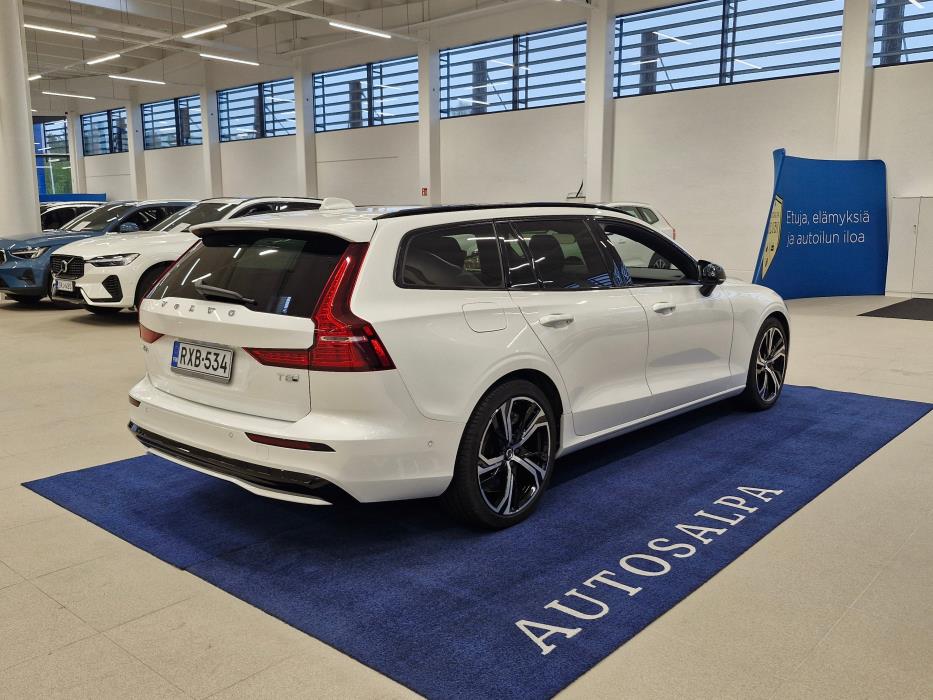 VOLVO V60 2025
