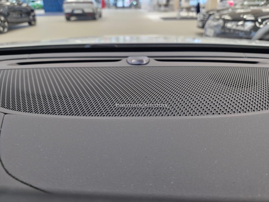 VOLVO V60 2025