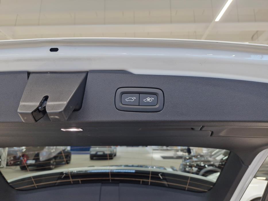 VOLVO V60 2025