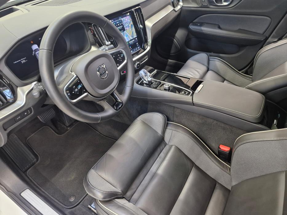 VOLVO V60 2025