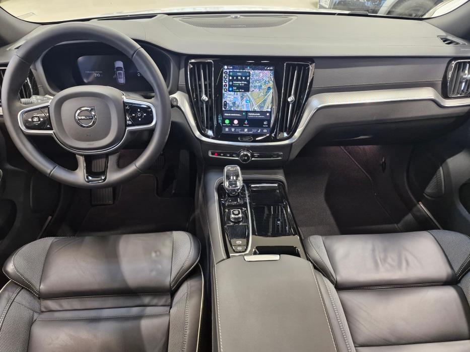 VOLVO V60 2025