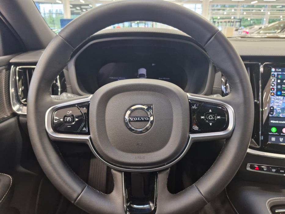 VOLVO V60 2025