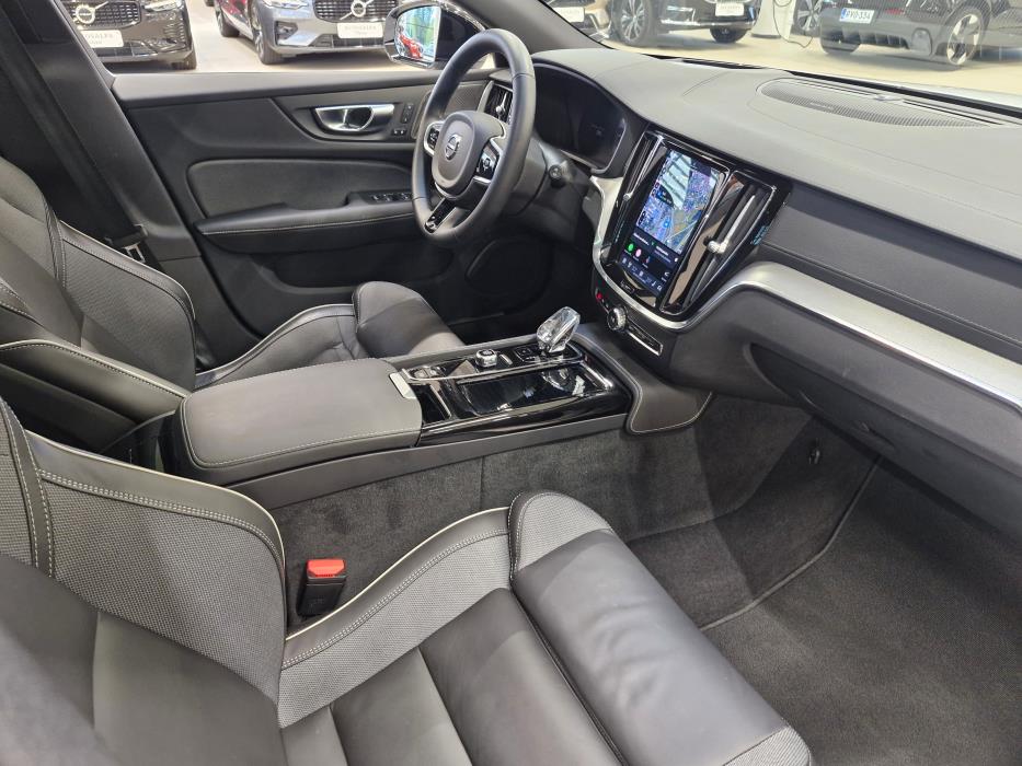 VOLVO V60 2025