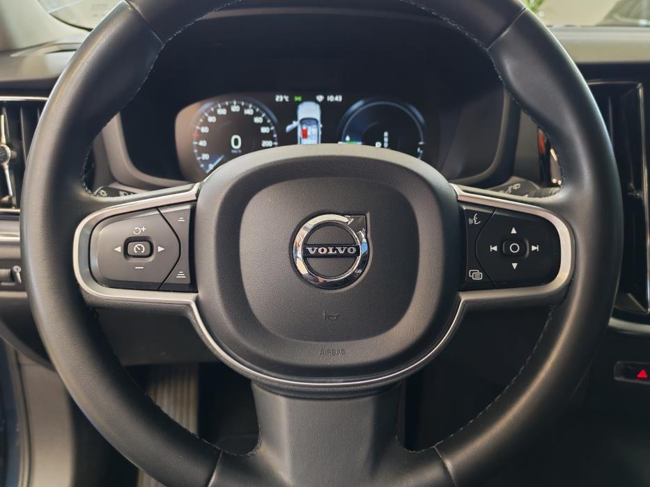 VOLVO V60 2021