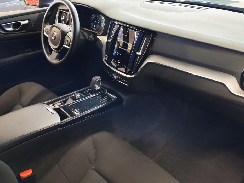 VOLVO V60 2021