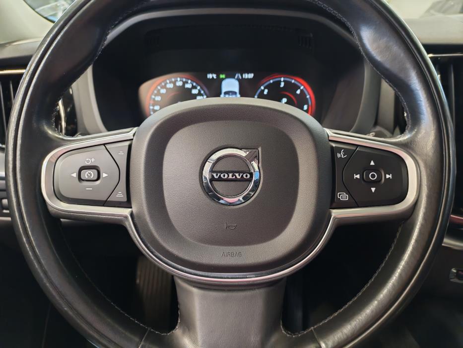 VOLVO XC60 2018