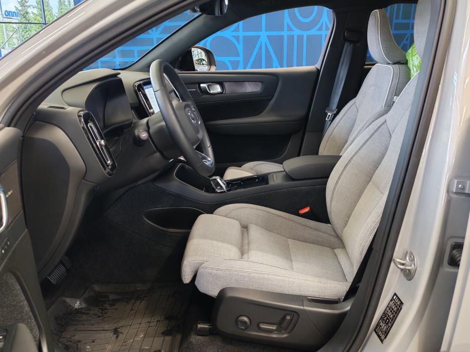 VOLVO C40 2024