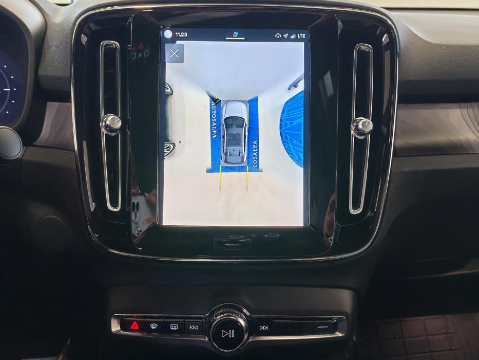 VOLVO C40 2024