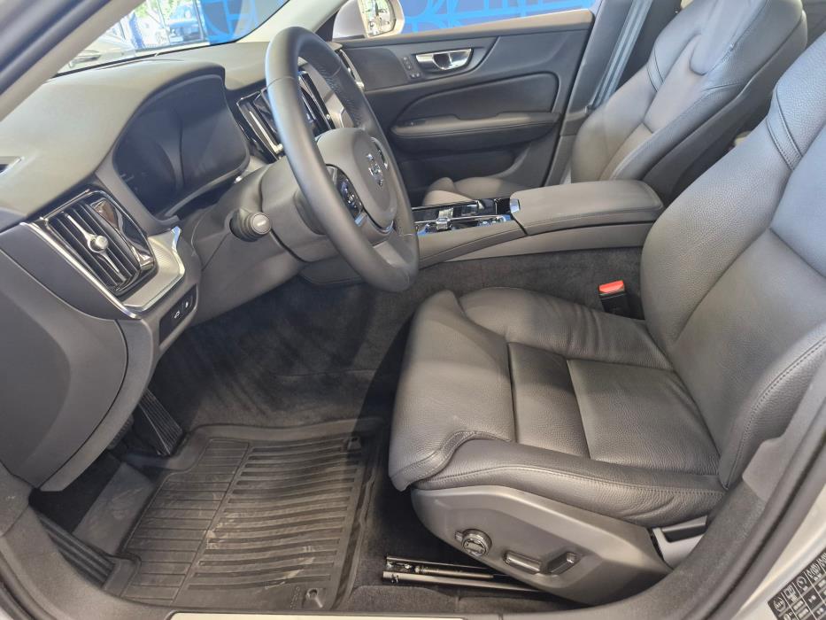VOLVO V60 2024