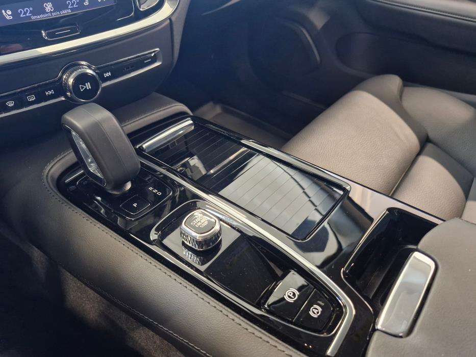 VOLVO V60 2024