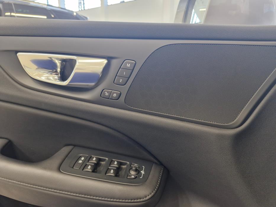 VOLVO V60 2024