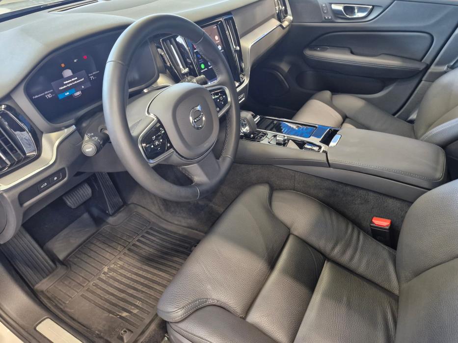 VOLVO V60 2024