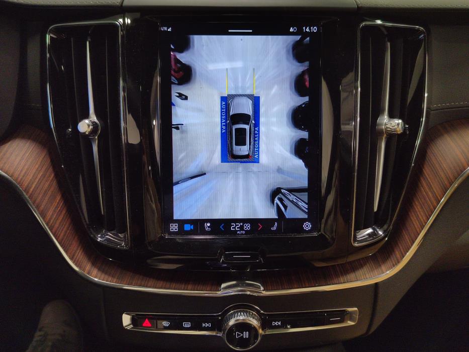 VOLVO XC60 2025