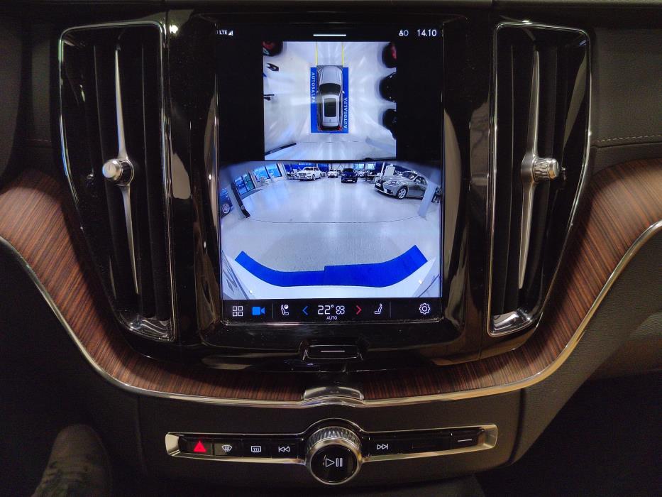 VOLVO XC60 2025