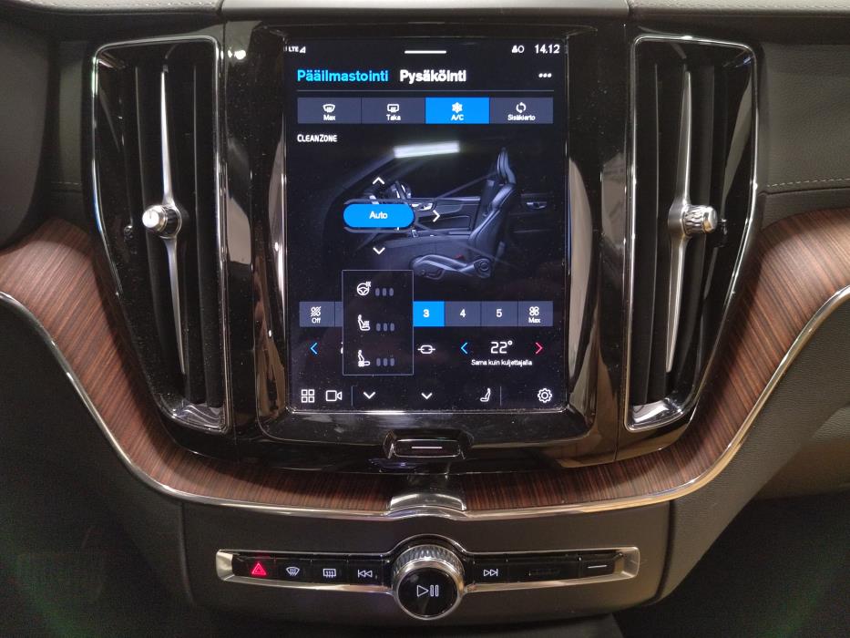 VOLVO XC60 2025