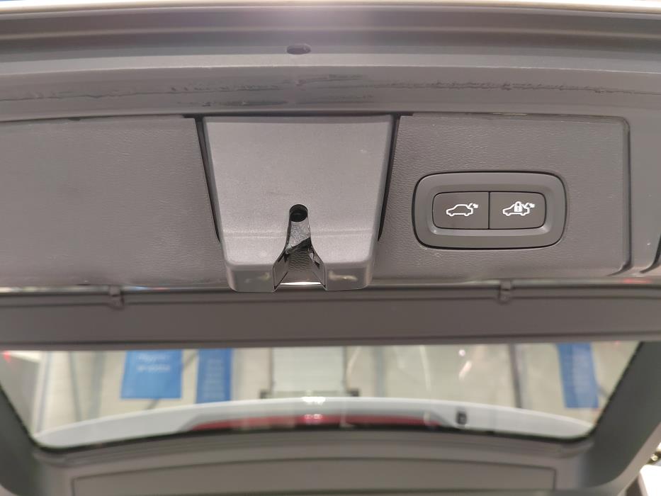 VOLVO XC60 2025