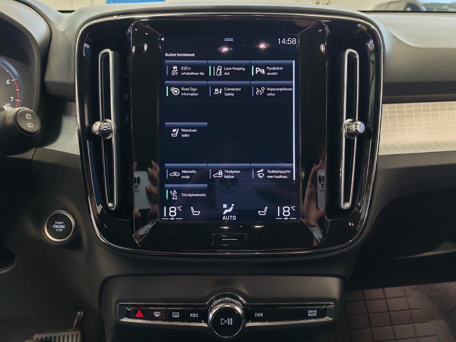 VOLVO XC40 2022