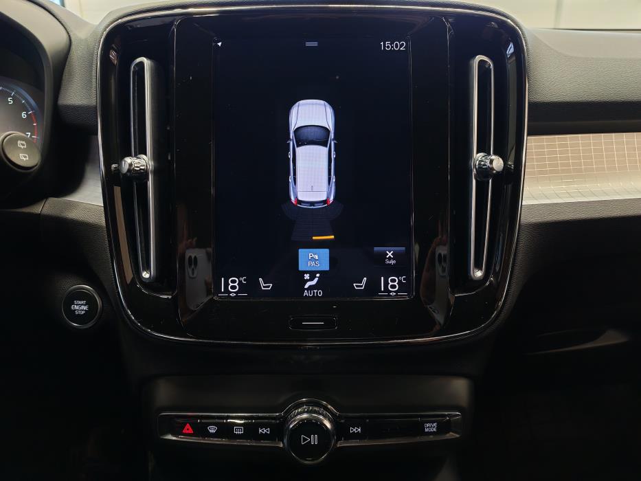 VOLVO XC40 2022